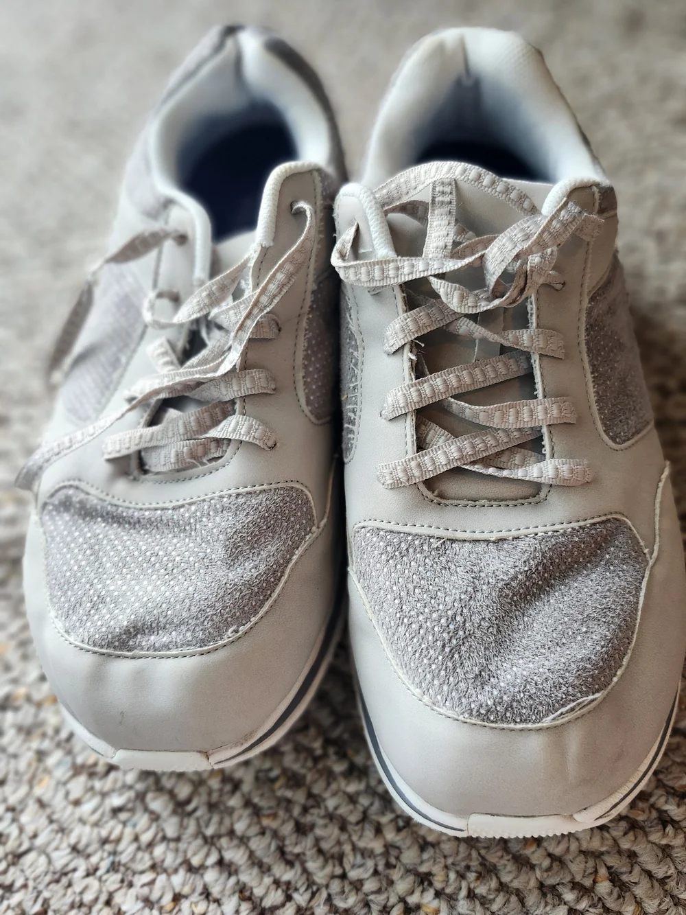 Saucony Women's Light Gray Athletic Sneakers